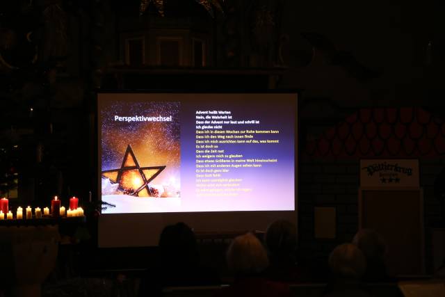 22. Türchen des "Lebendigen Adventskalenders" bei Wort und Gesang in der Katharinenkirche in Duingen