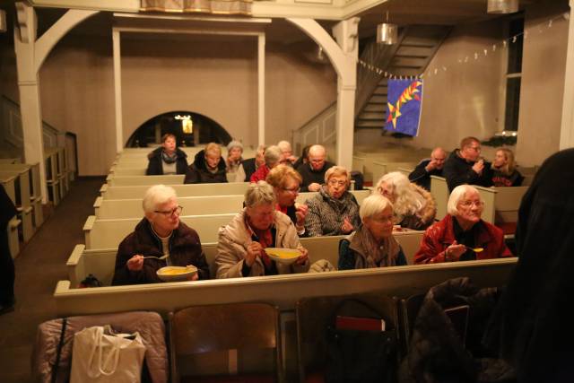 22. Türchen des "Lebendigen Adventskalenders" bei Wort und Gesang in der Katharinenkirche in Duingen