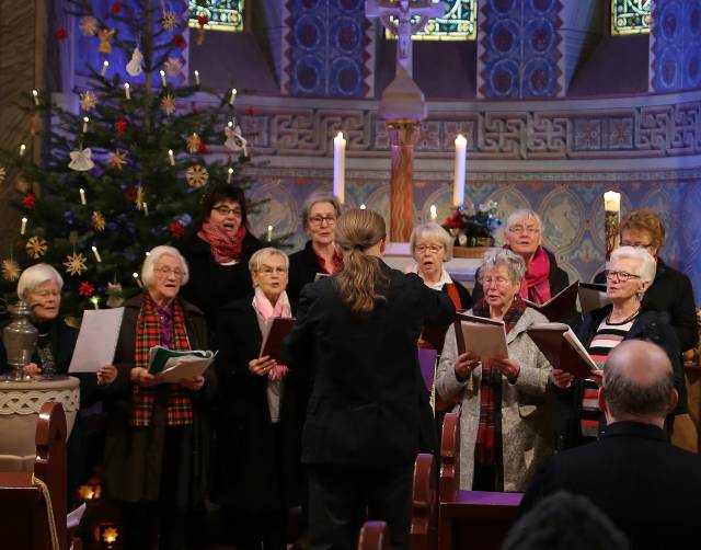 Festgottesdienst mit Chor am 2. Weihnachtstag in der St. Franziskuskirche