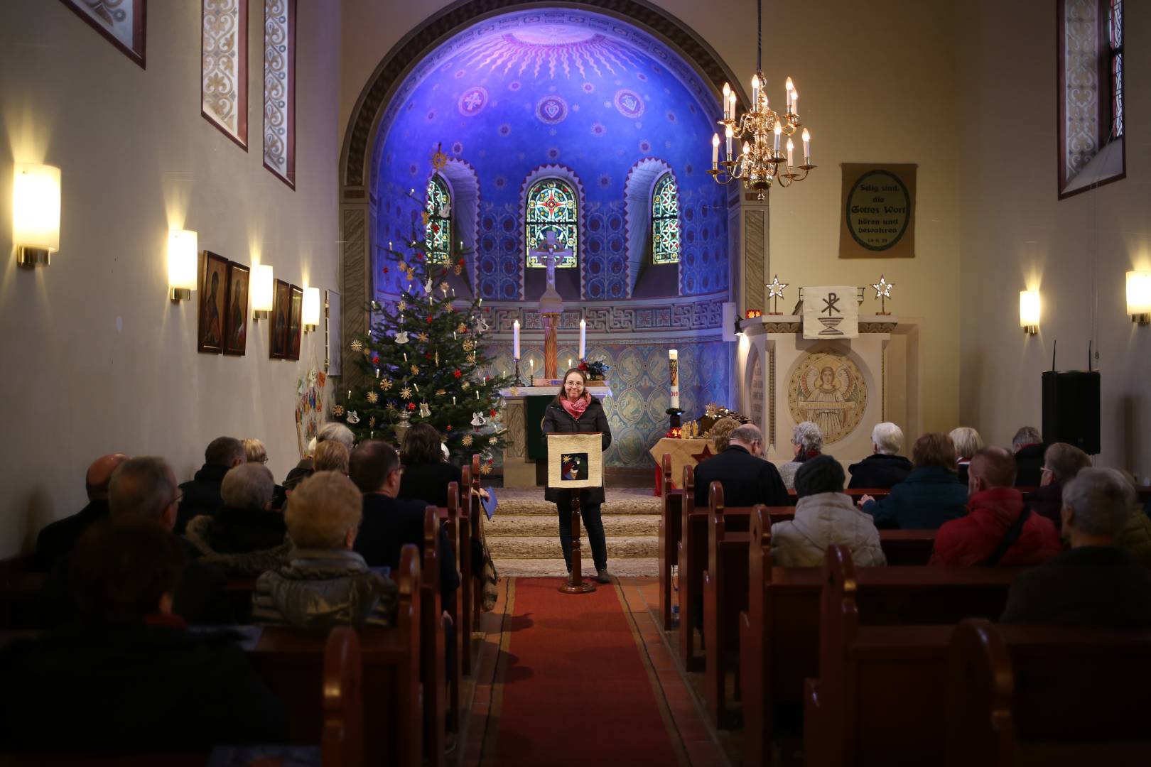 Festgottesdienst mit Chor am 2. Weihnachtstag in der St. Franziskuskirche