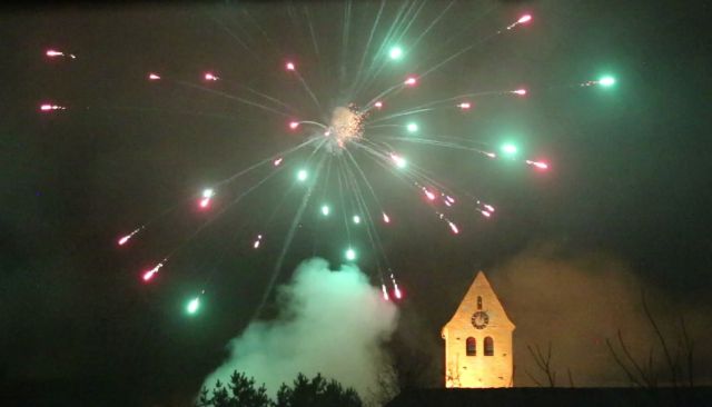 Feuerwerk über der St. Franziskuskirche