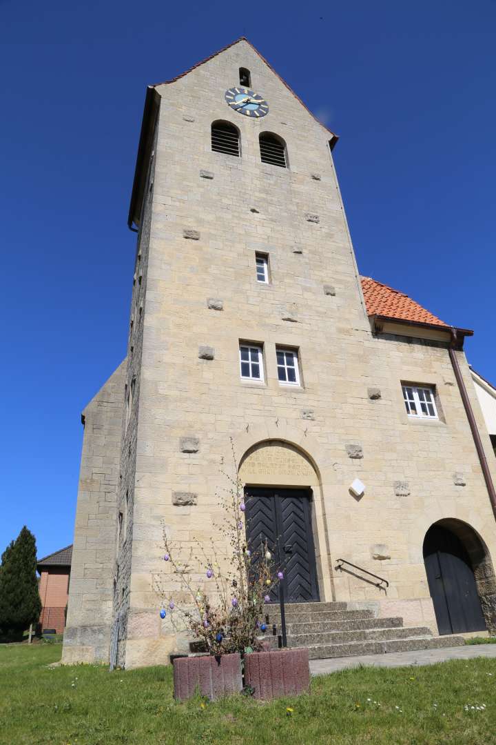 Osterschmuck vor der St. Franziskuskirche