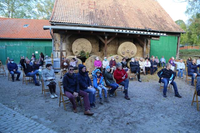 Ökumenisches Erntedankfest im Reitstall