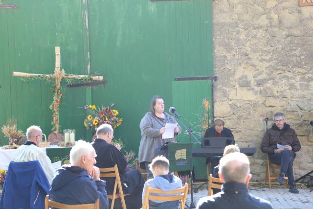 Ökumenisches Erntedankfest im Reitstall