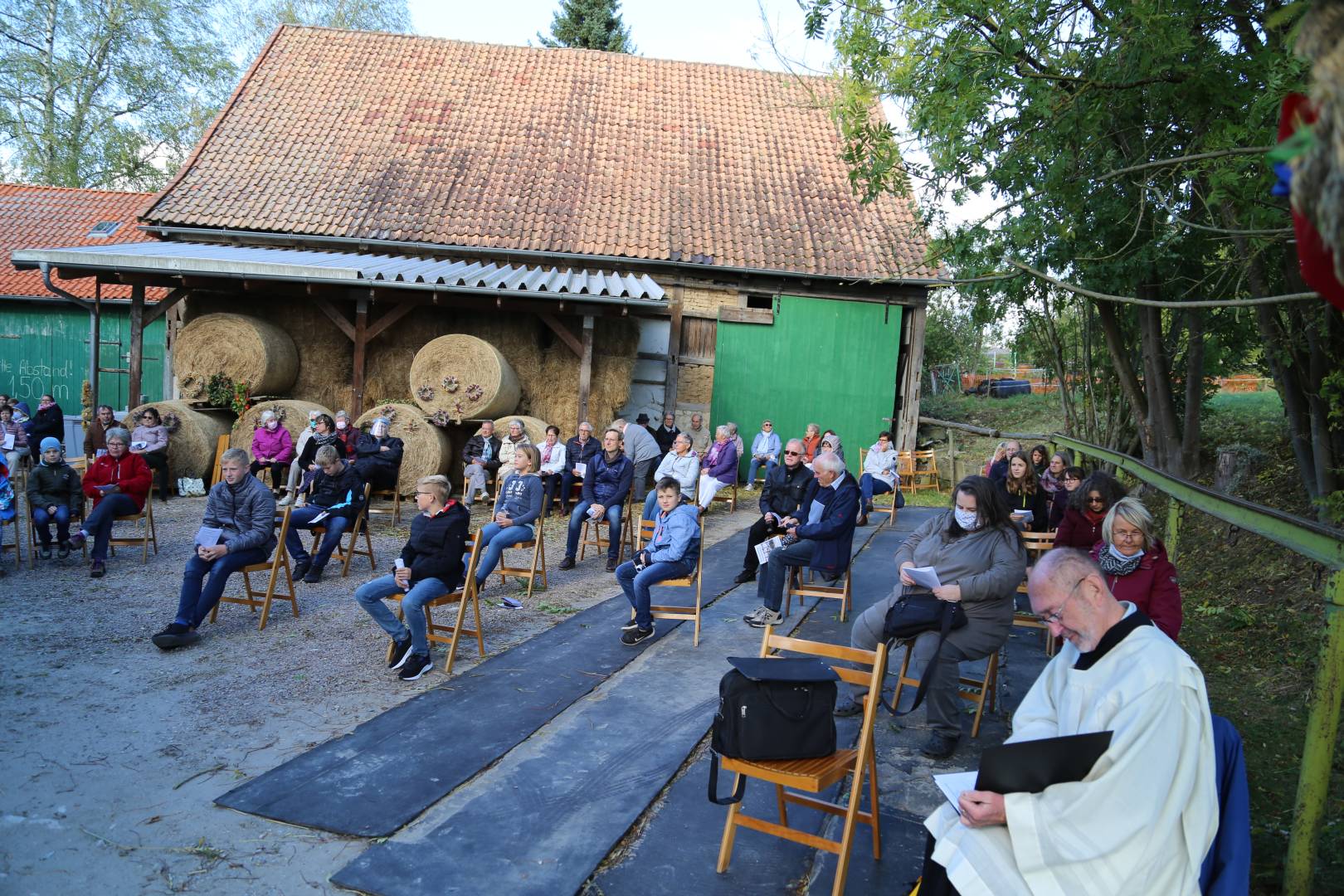 Ökumenisches Erntedankfest im Reitstall