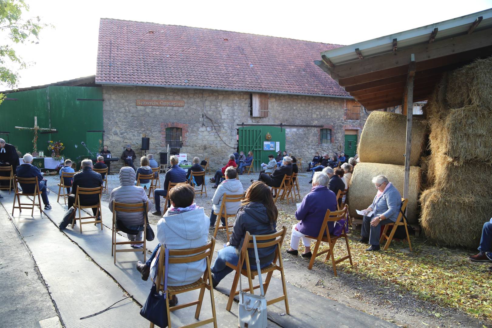 Ökumenisches Erntedankfest im Reitstall