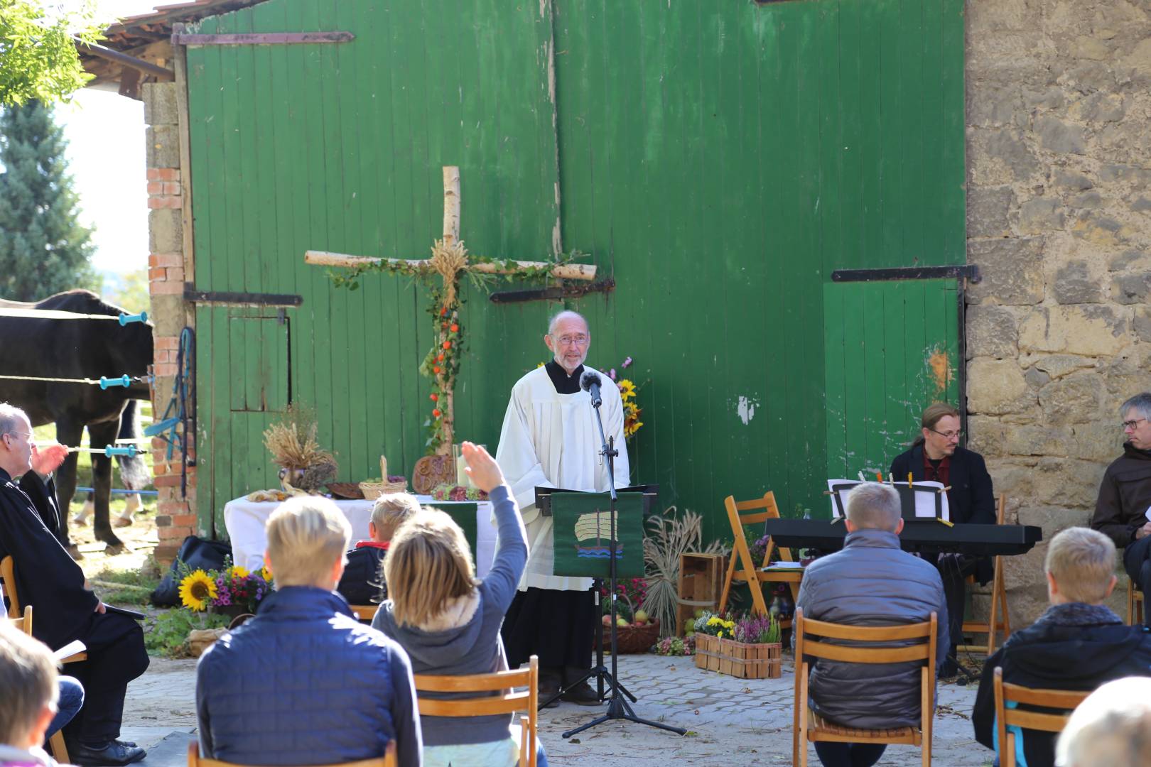 Ökumenisches Erntedankfest im Reitstall