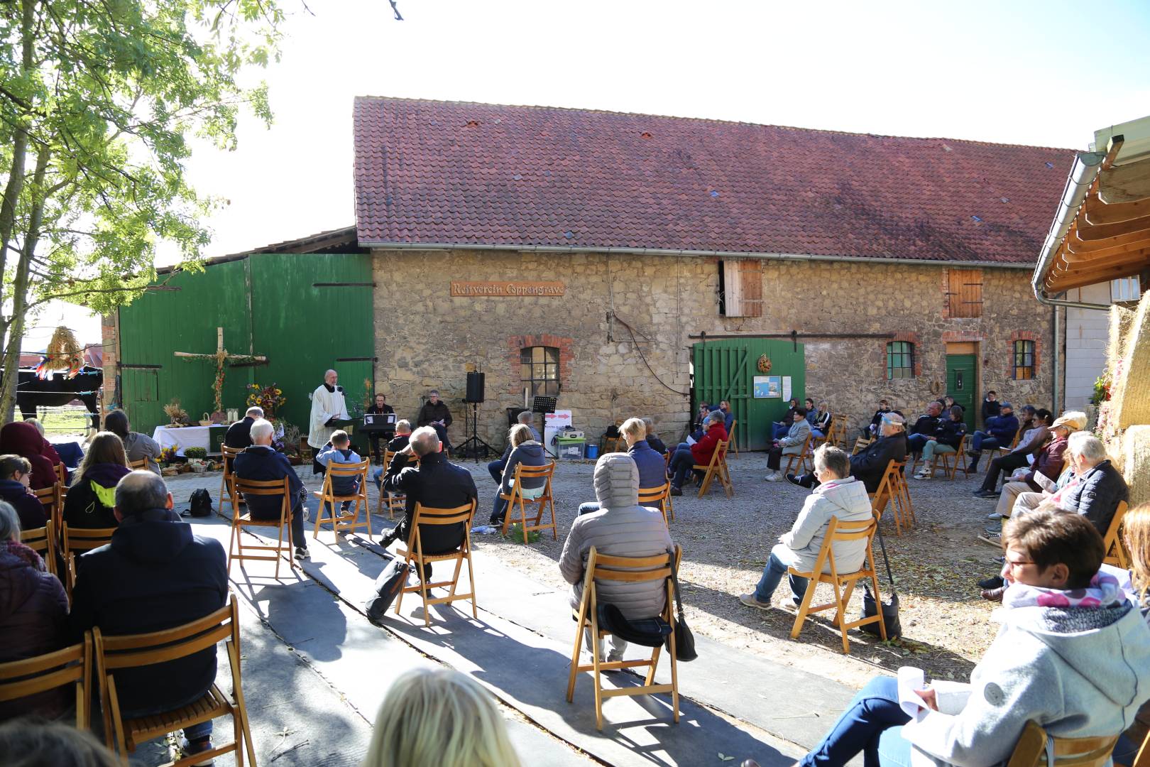 Ökumenisches Erntedankfest im Reitstall