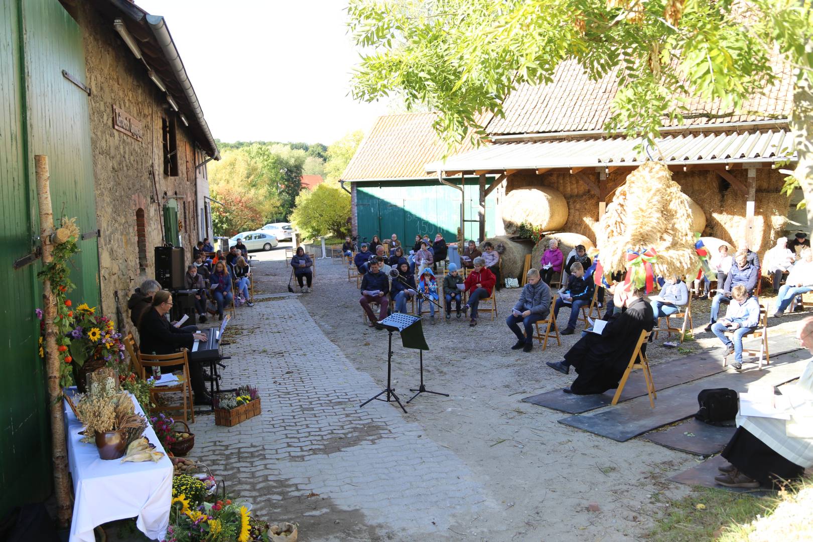 Ökumenisches Erntedankfest im Reitstall