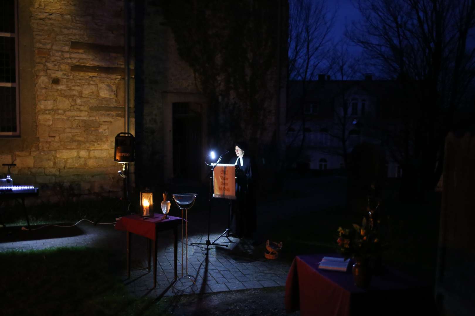 Osternacht in Duingen mit Gemeindegesang