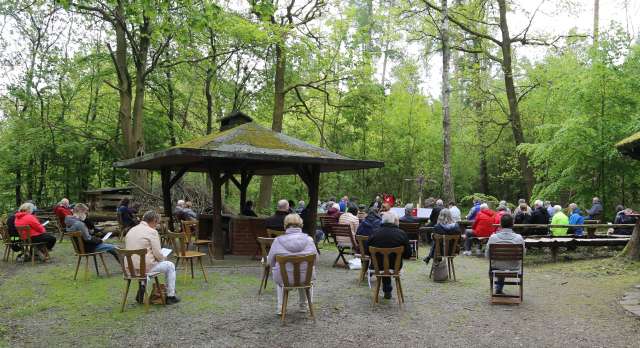 Sonniger Ökumenischer Freiluftgottesdienst am Pfingstmontag an der Köhlerhütte