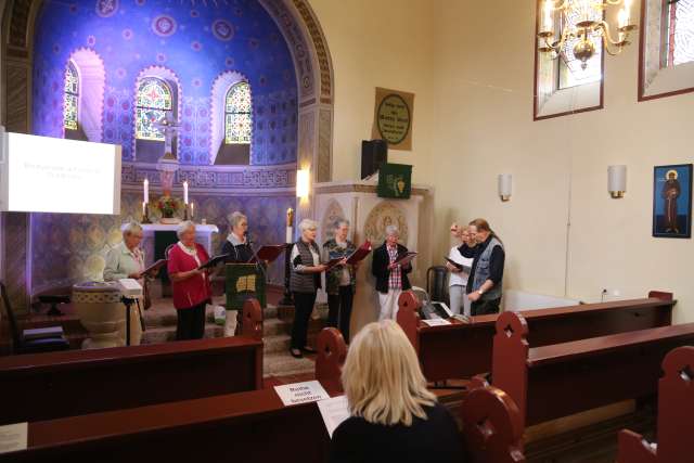 Duinger Kirchenchor begleitet Gottesdienst in der St. Franziskuskirche musikalisch