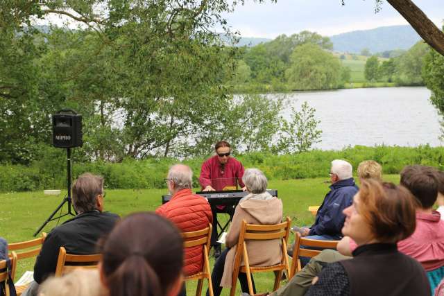 Himmelfahrtsgottesdienst am Humboldtsee mit viel Gesang