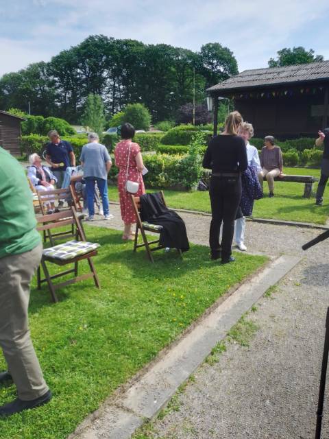 Impressionen vom Gottesdienst am Pfingstsonntag im Kleingarten in Duingen