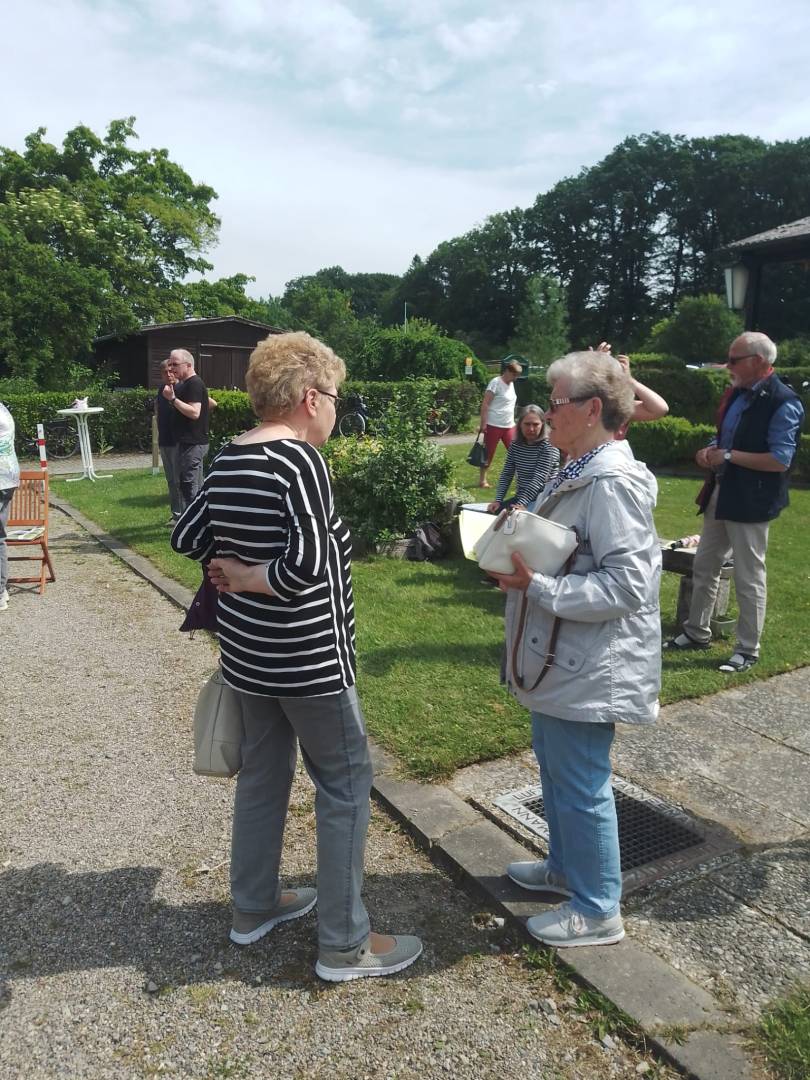 Impressionen vom Gottesdienst am Pfingstsonntag im Kleingarten in Duingen