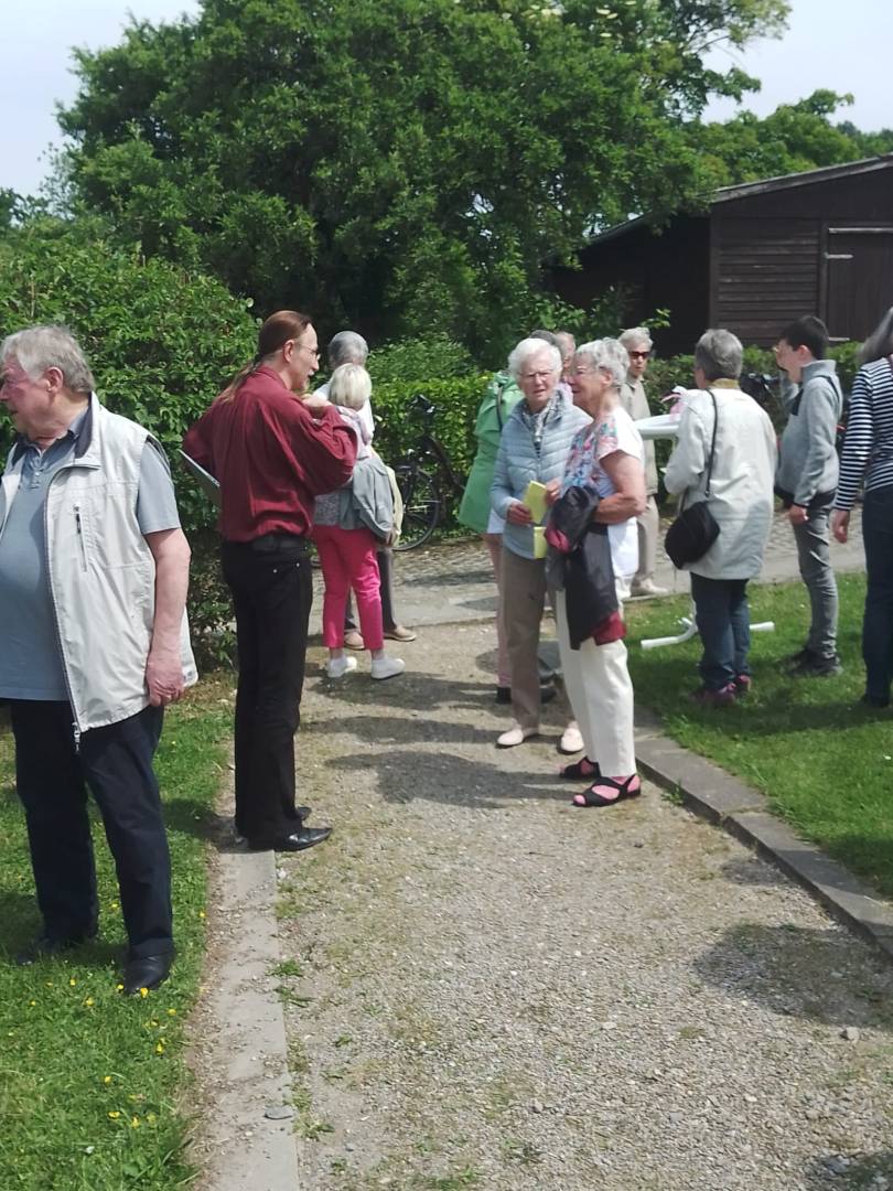 Impressionen vom Gottesdienst am Pfingstsonntag im Kleingarten in Duingen