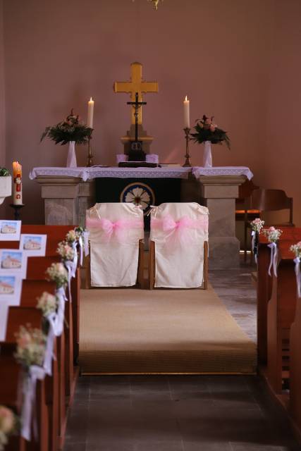 Trauung von Jennifer und Kevin Schulz in der St. Maternuskapelle in Weenzen