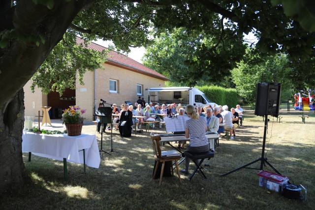 Sommerkirche im Rahmen des Familienfestes der Feuerwehr Coppengrave