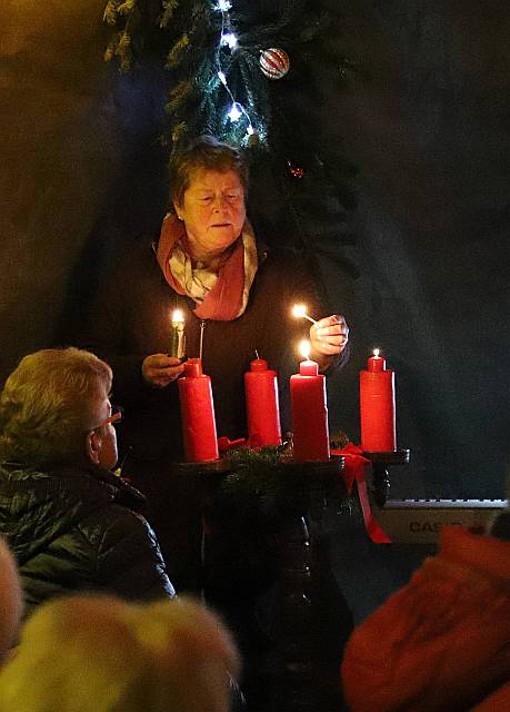 +++ Friedenslicht am Heiligabend in der St. Franziskuskirche +++