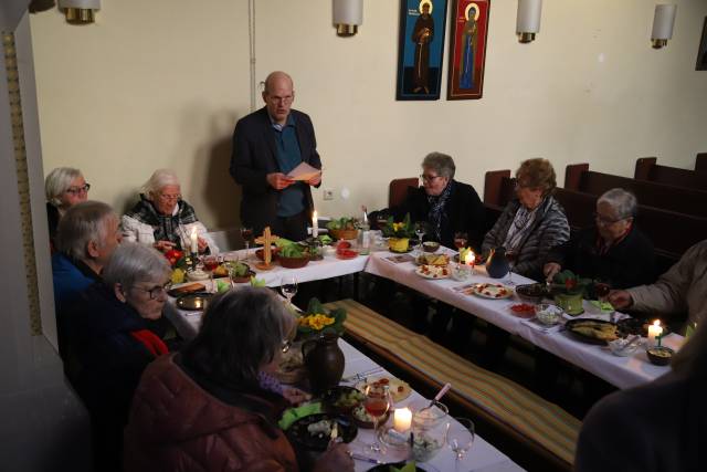 Tischabendmahl in der St. Franziskuskirche