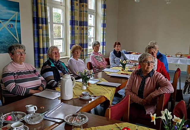 Pastorin Haase beim Frauenfrühstück