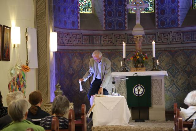 Lesung von Pastor i.R. Makarowski in der St. Franziskuskirche