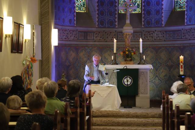 Lesung von Pastor i.R. Makarowski in der St. Franziskuskirche