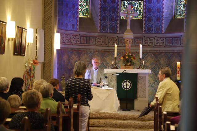 Lesung von Pastor i.R. Makarowski in der St. Franziskuskirche