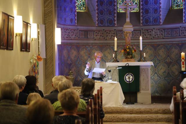 Lesung von Pastor i.R. Makarowski in der St. Franziskuskirche