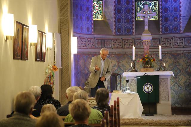 Lesung von Pastor i.R. Makarowski in der St. Franziskuskirche