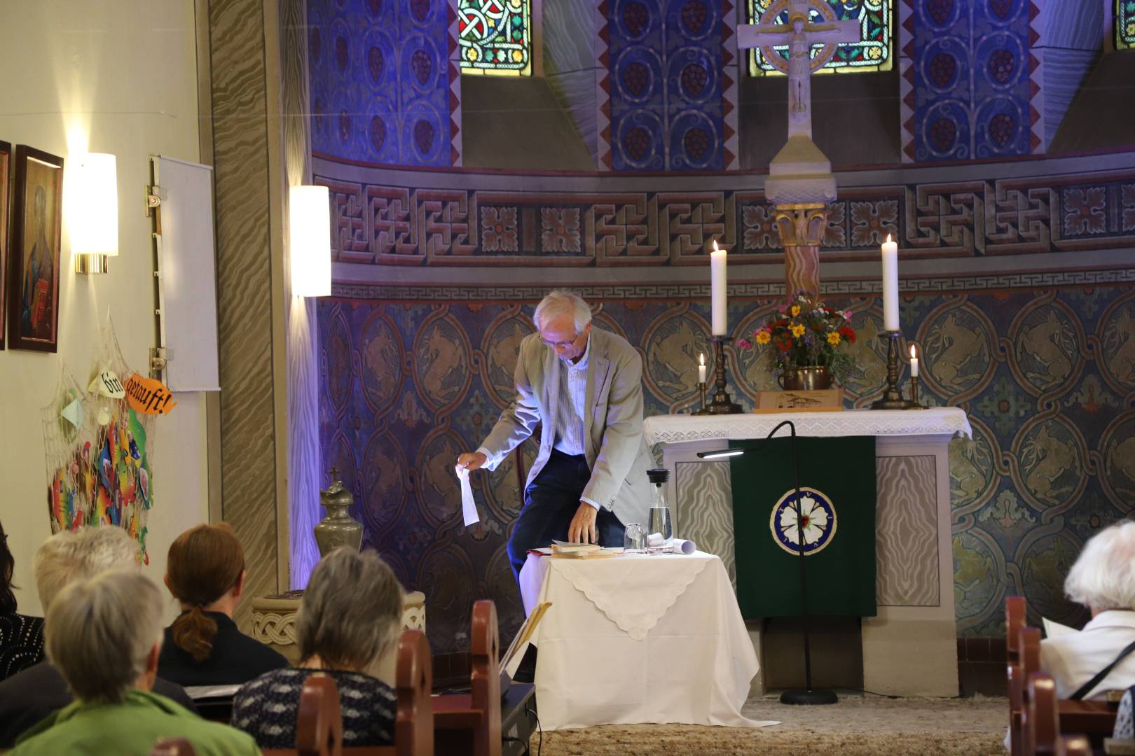 Lesung von Pastor i.R. Makarowski in der St. Franziskuskirche