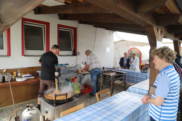 Gottesdienst im Zelt beim Dorffest in Fölziehausen