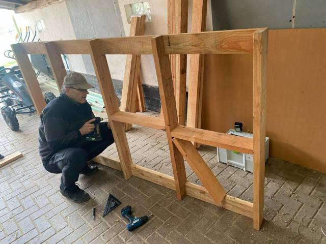 Friedhof: Geräteschuppen wird gebaut