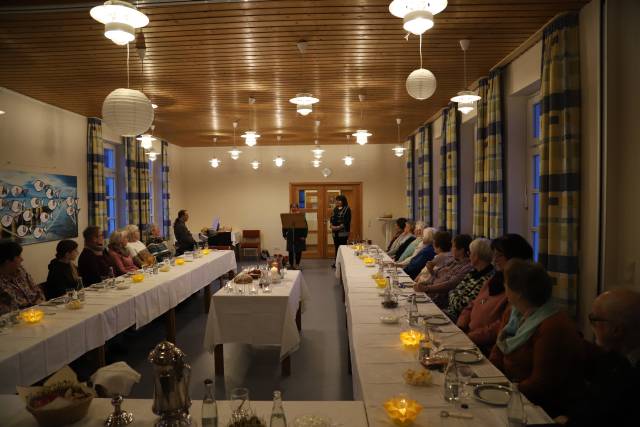 Tischabendmahl am Gründonnerstag im Gemeindehaus in Duingen