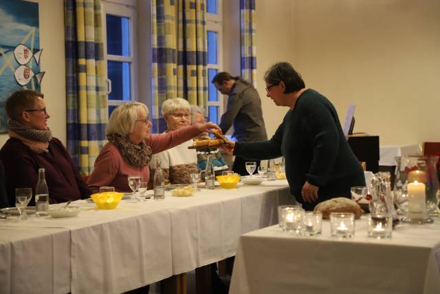 Tischabendmahl am Gründonnerstag im Gemeindehaus in Duingen