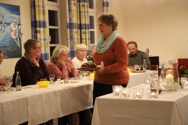 Tischabendmahl am Gründonnerstag im Gemeindehaus in Duingen