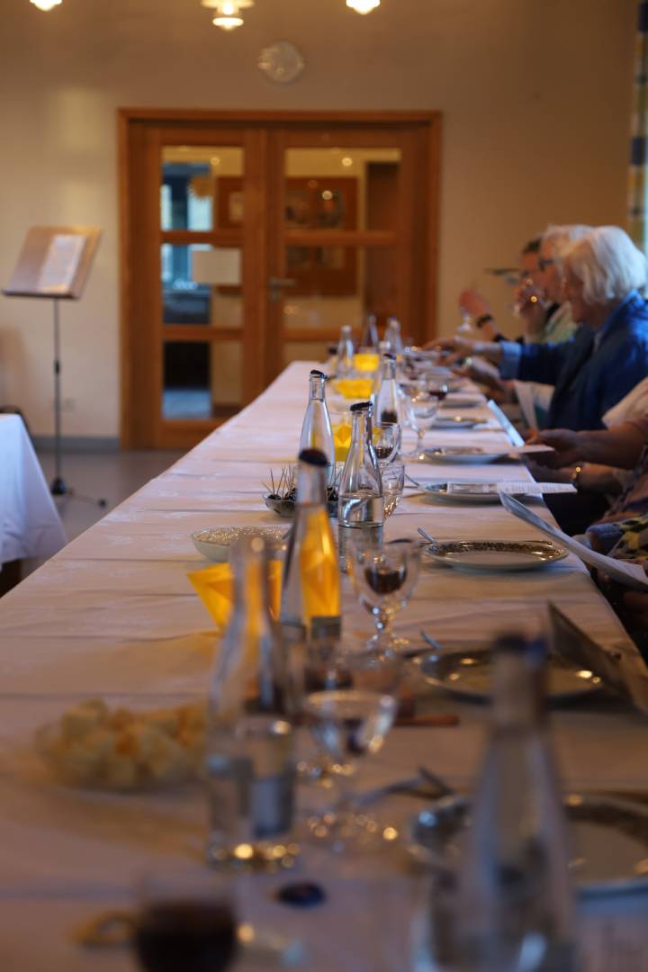 Tischabendmahl am Gründonnerstag im Gemeindehaus in Duingen