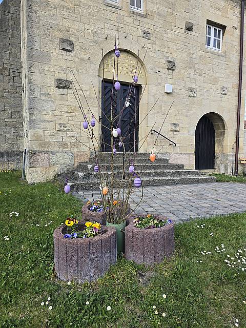 Osterschmuck vor der St. Franziskuskirche