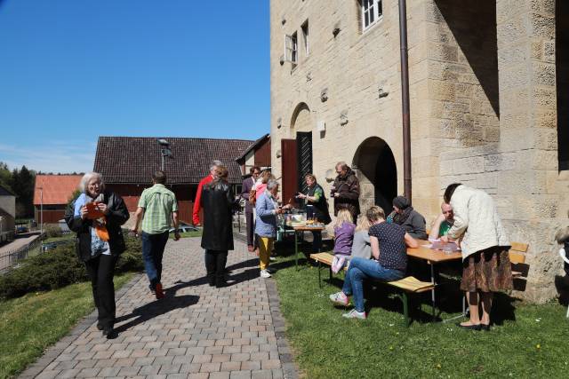 Ostermontag an der St. Franziskuskirche mit Aktionen