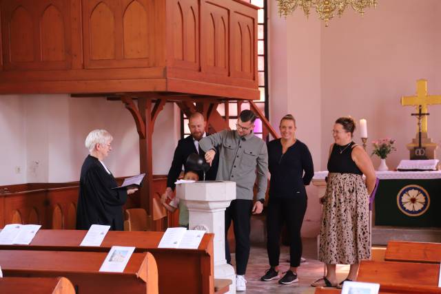 Taufe von Yannis Bock in der St. Maternuskirche in Weenzen