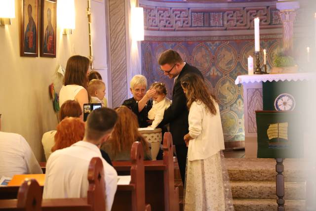 Taufe von Luisa Grunwald in der St. Franziskuskirche