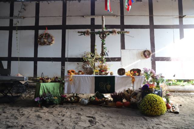 Ökumenisches Erntedankfest im Reitstall
