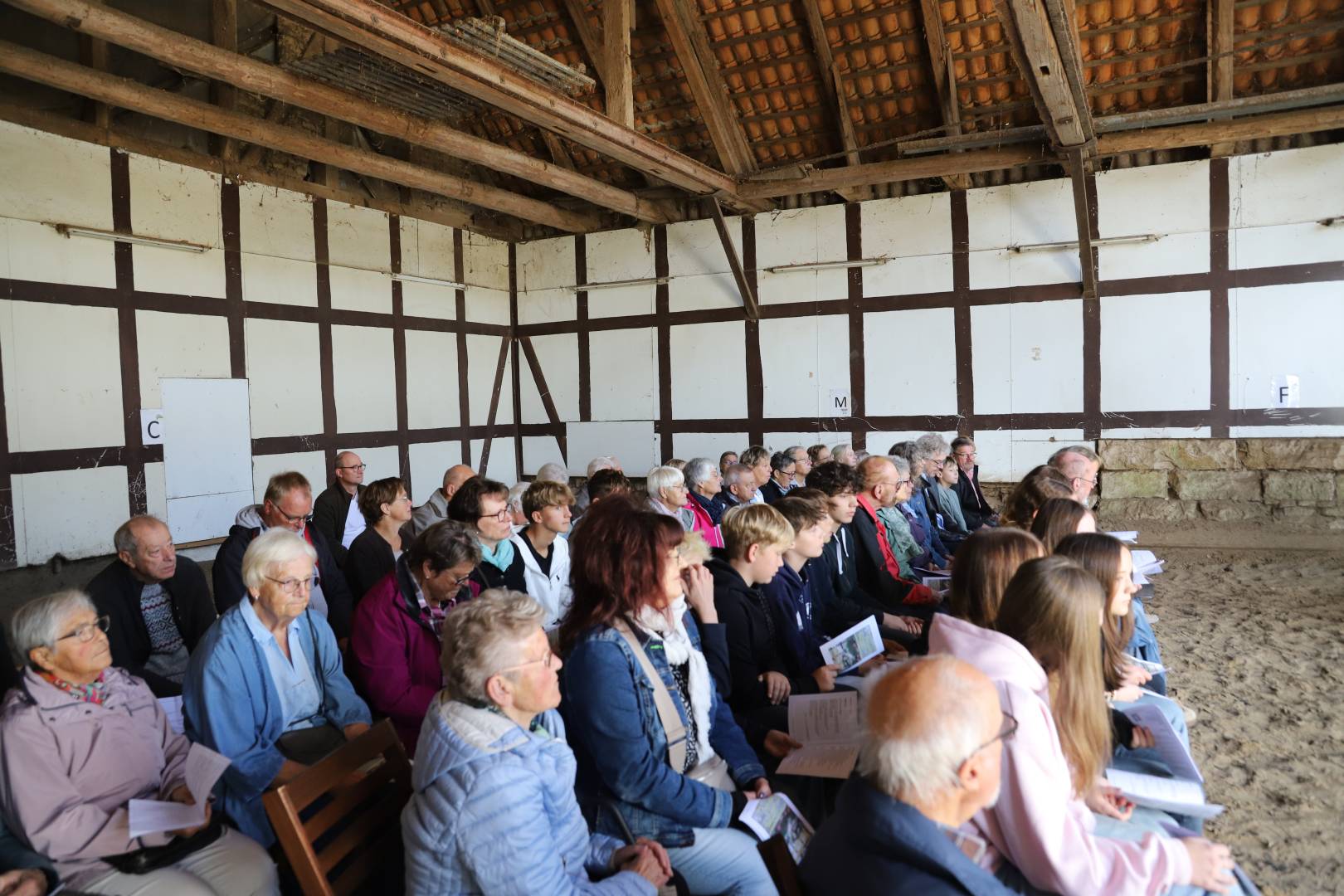 Ökumenisches Erntedankfest im Reitstall